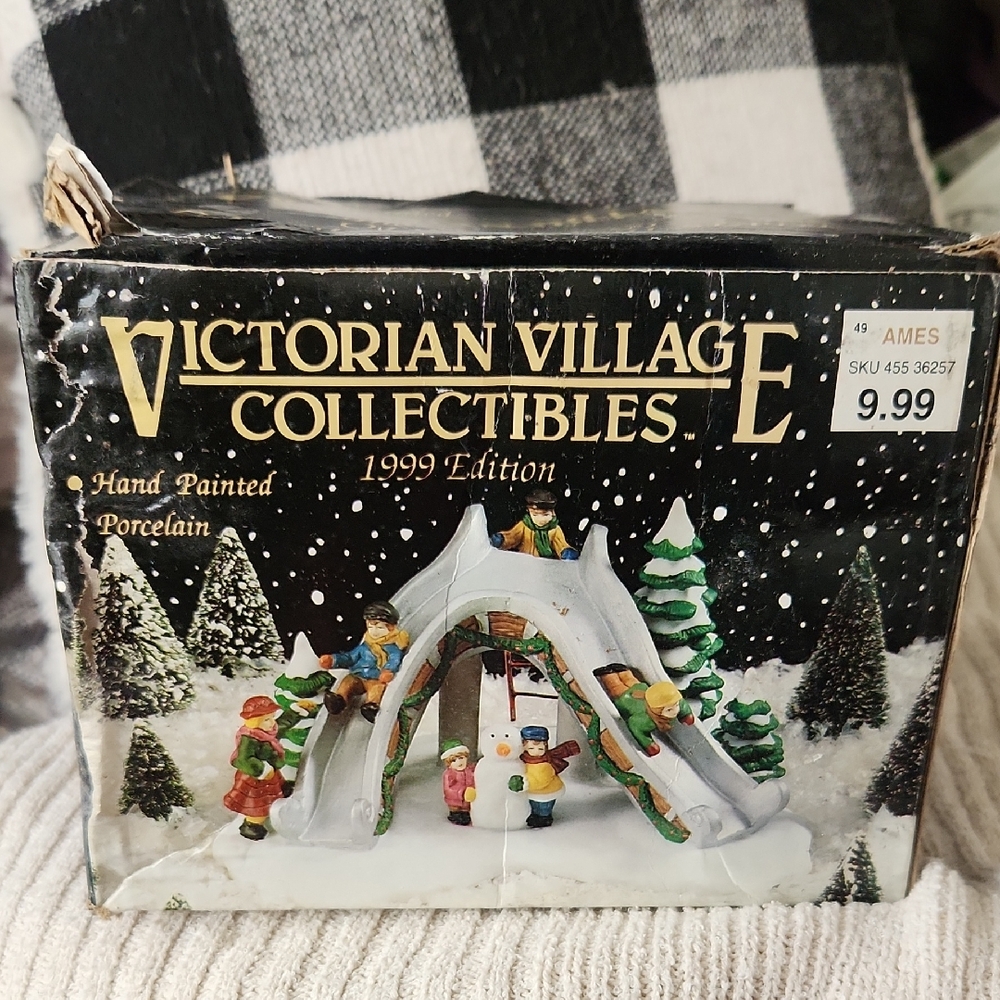Victorian Village Collectibles 1999‎ Edition